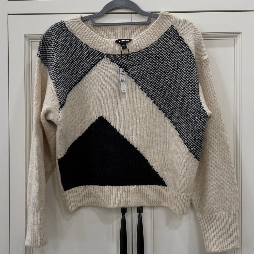 Express Women’s Small Sweater in Black and Cream geometric Pattern NWT